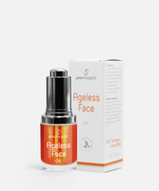 Flasche „Ageless Face Oil“ mit silbernem Pumpspender vor passender Produktverpackung, orangefarbenes Gesichtsöl im Glasbehälter auf hellem, neutralem Hintergrund.