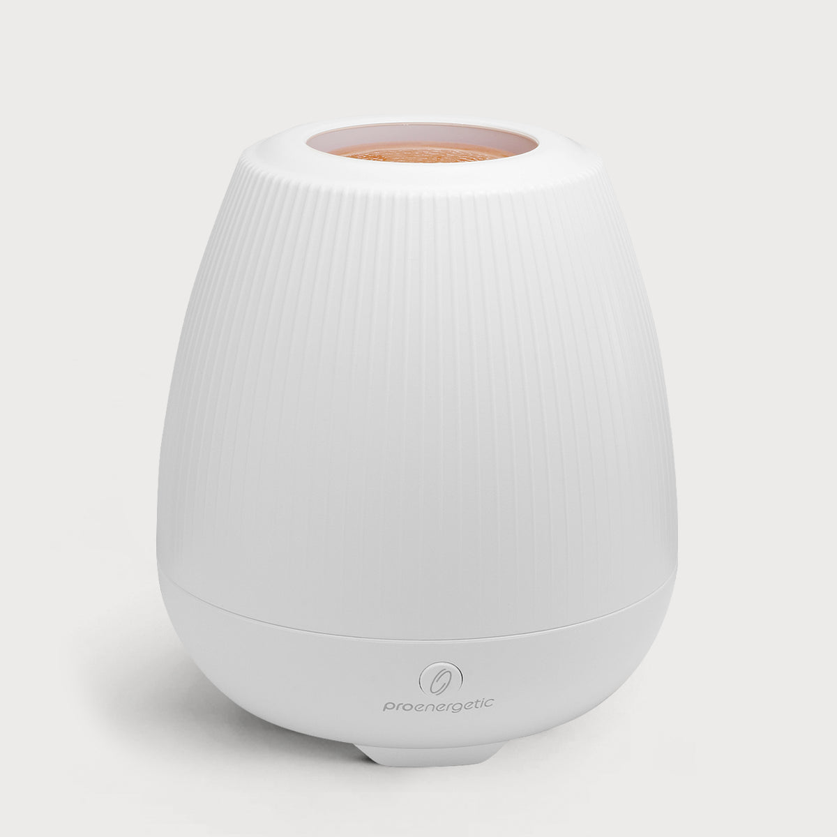Weißer ProEnergetic Aroma Diffuser mit konischer Form, geriffelter Oberfläche, rundem oberen Einsatz und dezentem Markenlogo an der Basis