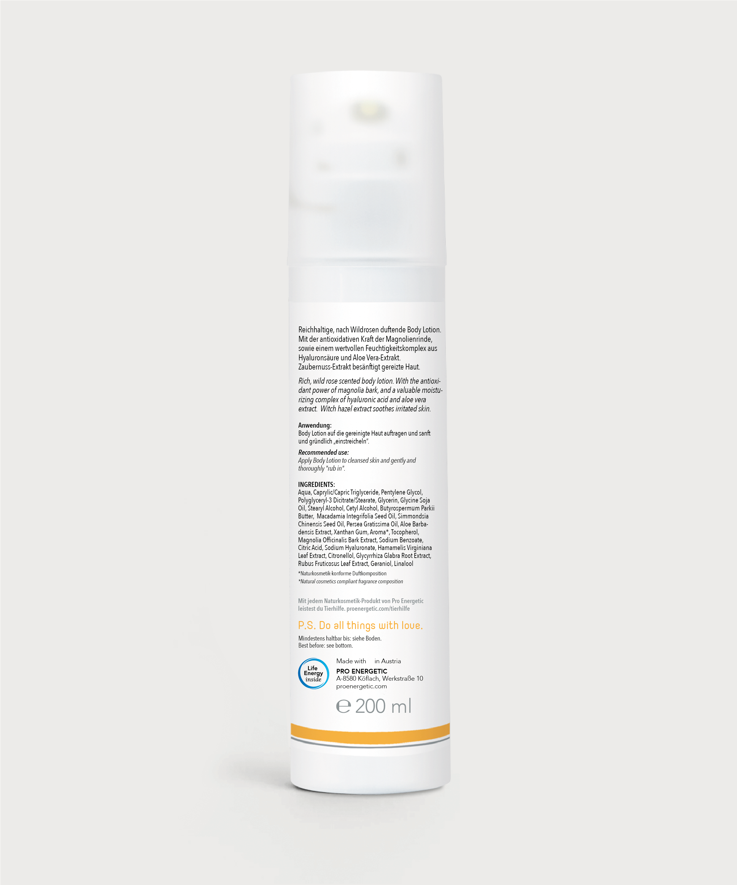 Rückseite der Body Lotion Flasche von ProEnergetic mit Produktbeschreibung, Inhaltsstoffen, Qualitätssiegel und Füllmenge 200 ml.