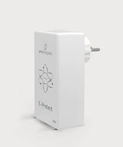 Weißes ProEnergetic E-Protect S230 Steckgerät mit rechteckigem Gehäuse, seitlichem EU-Stecker, aufgedrucktem Logo und E-Protect Kennzeichnung