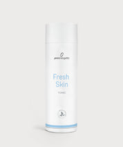 Fresh Skin Tonic von proenergetic in weißer Pumpflasche mit hellblauer Beschriftung auf neutralem Hintergrund.