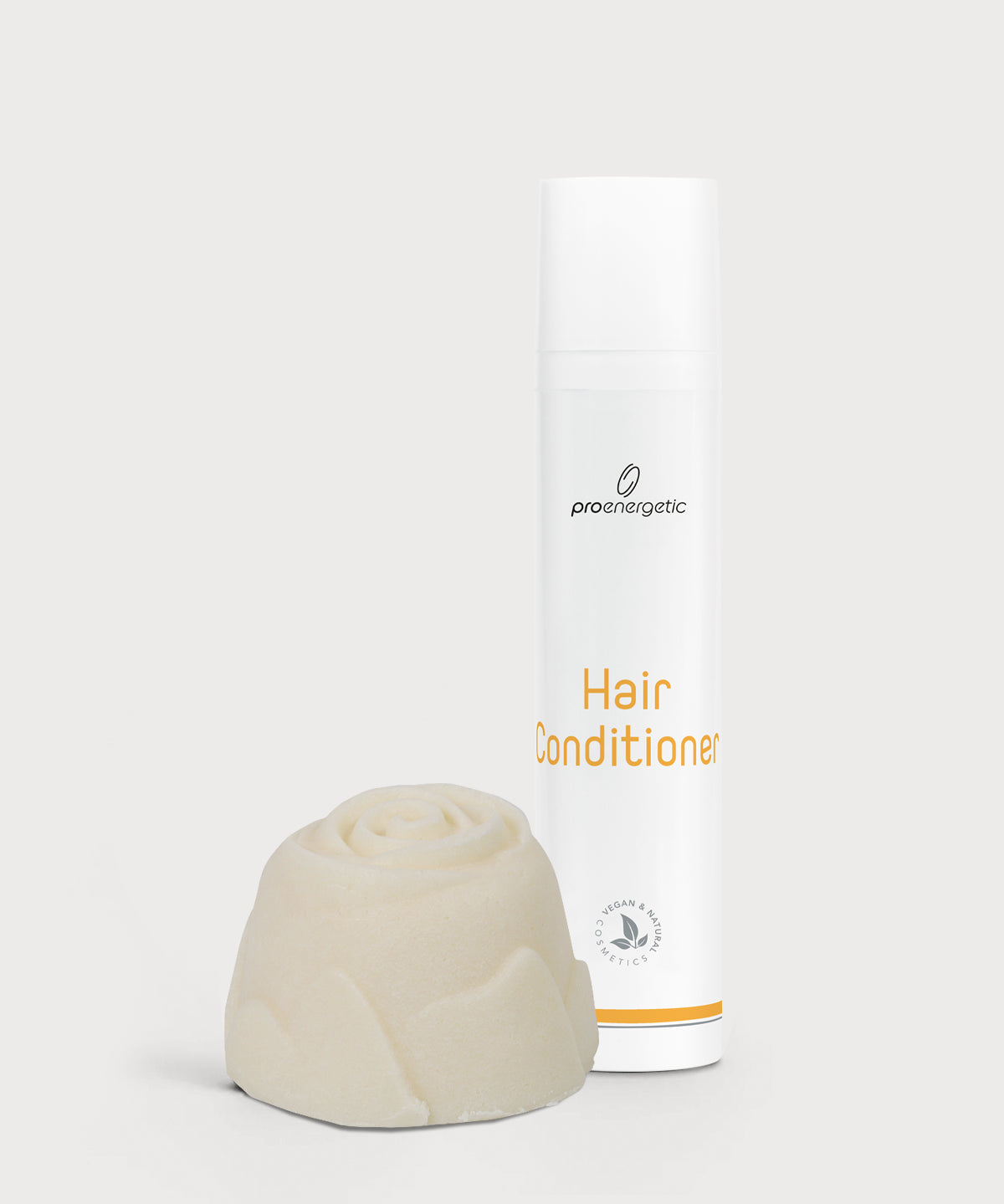 Hair Conditioner in weißer Flasche neben Hair Vital in Rosenform auf hellem Hintergrund