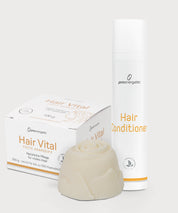 Hair Vital Pflegeritual mit Hair Conditioner und Hair Vital Haarseife mit Produktverpackung auf hellem Hintergrund