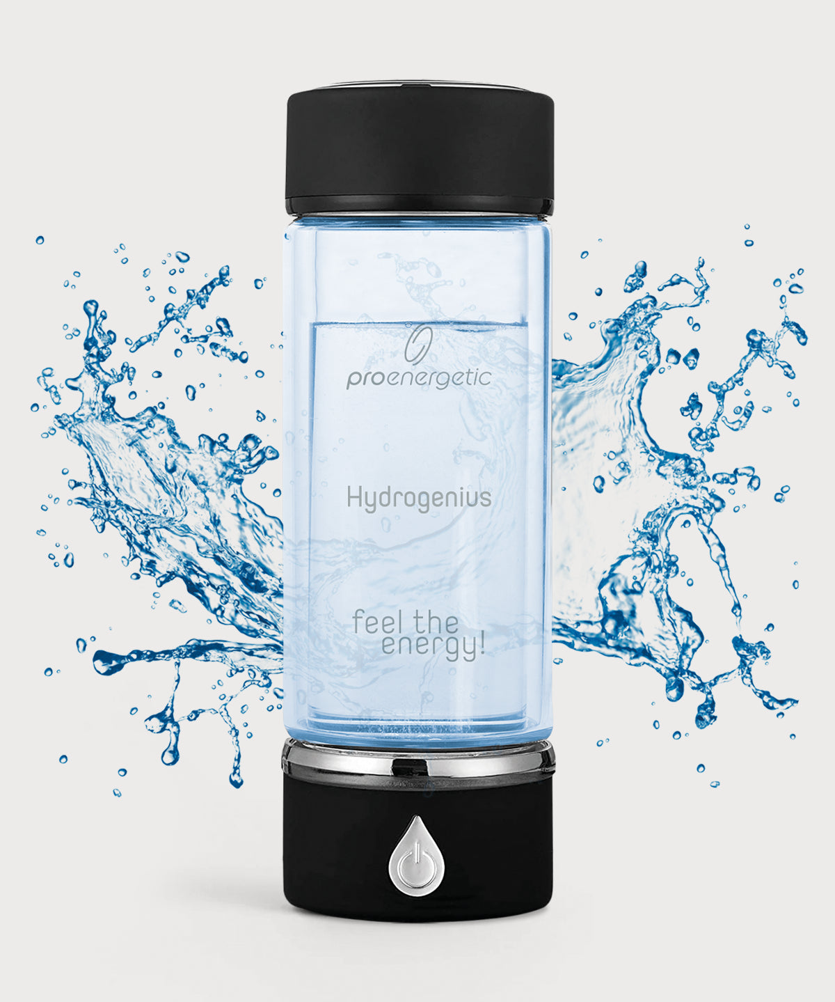 Hydrogenius Flasche von ProEnergetic mit schwarzem Deckel in spritzendem Wasser auf hellem Hintergrund.