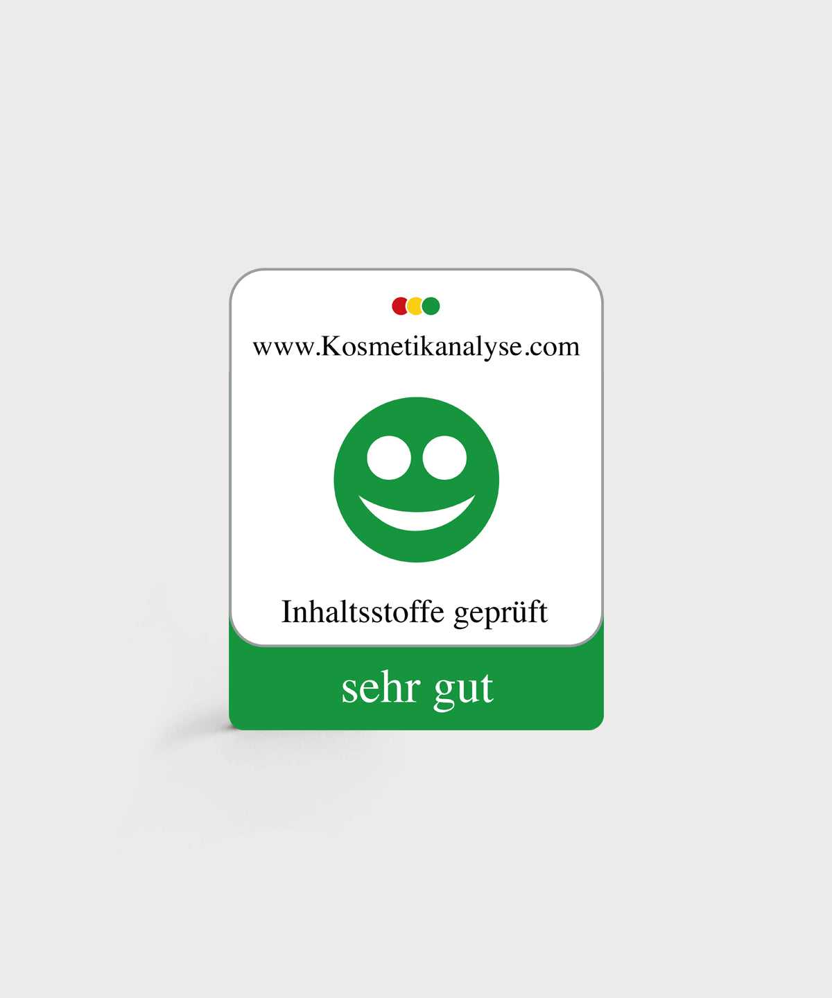 Kosmetikanalyse-Siegel von kosmetikanalyse.com mit grünem Smiley, Text „Inhaltsstoffe geprüft“ und Bewertung „sehr gut“.