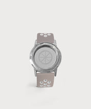 Armband mit beigefarbenem Band und silbernem Gehäuse, mit runden Applikationen am Armband sowie Gravur proenergetic und love & light auf hellem Hintergrund.