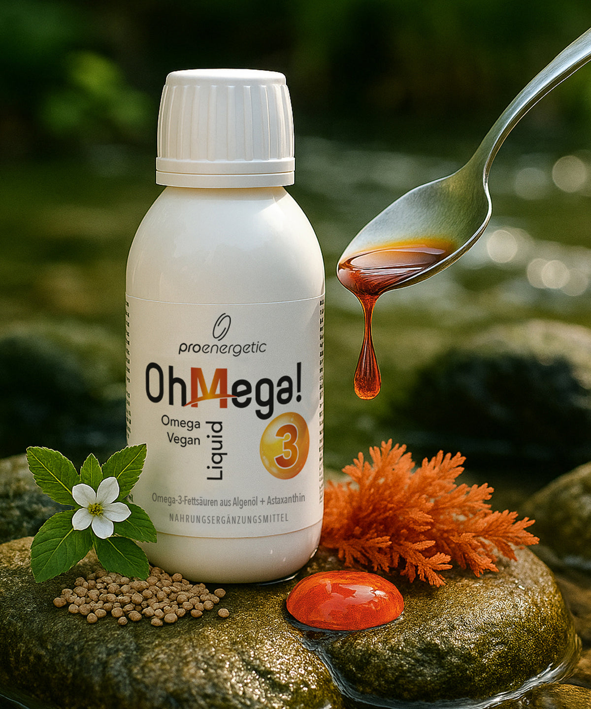 „OhMega! Omega-3 Liquid“ von proenergetic steht in natürlicher Umgebung auf einem Stein; daneben ein Löffel mit tropfender orangefarbener Flüssigkeit, umgeben von Pflanzen und Samen, symbolische Darstellung der veganen Inhaltsstoffe.