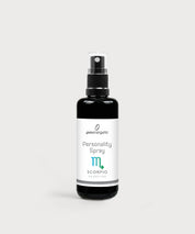 Schwarze Glasflasche Personality Spray Skorpion von ProEnergetic mit Pumpsprühkopf und weißem Etikett.