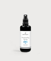 Schwarze Glasflasche Personality Spray Widder von ProEnergetic mit Pumpsprühkopf und weißem Etikett.