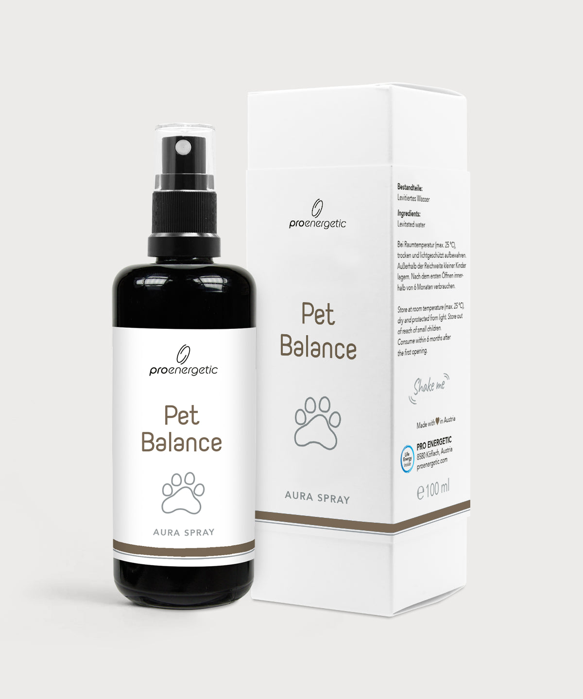 Schwarze Sprühflasche „Pet Balance“ Aura Spray von proenergetic mit weißem Etikett und Pfoten-Symbol, neben passender weißer Produktverpackung. Freigestellte, klare Produktdarstellung vor hellem, neutralem Hintergrund mit Fokus auf Flasche und Box.