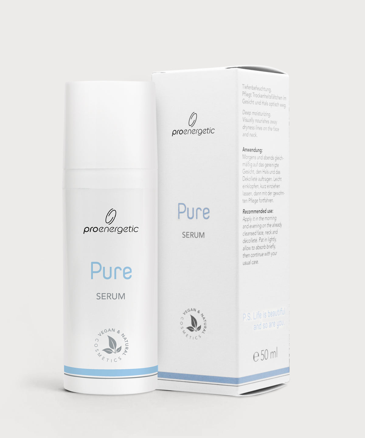 Weiße Pumpflasche „Pure Serum“ von proenergetic neben passender Produktverpackung, beide freigestellt vor hellem Hintergrund; minimalistisches Design mit hellblauer Akzentlinie und der Aufschrift „Pure Serum“.