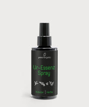 Dunkle Sprühflasche mit schwarzem Etikett und Aufschrift Ur-Essenz Spray Herbs.