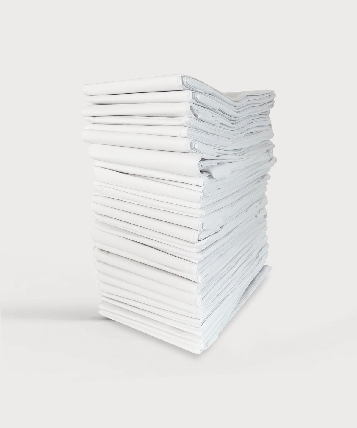 Hoher Stapel weißer gefalteter WellNest Einlagen in 25 Stück Packung.